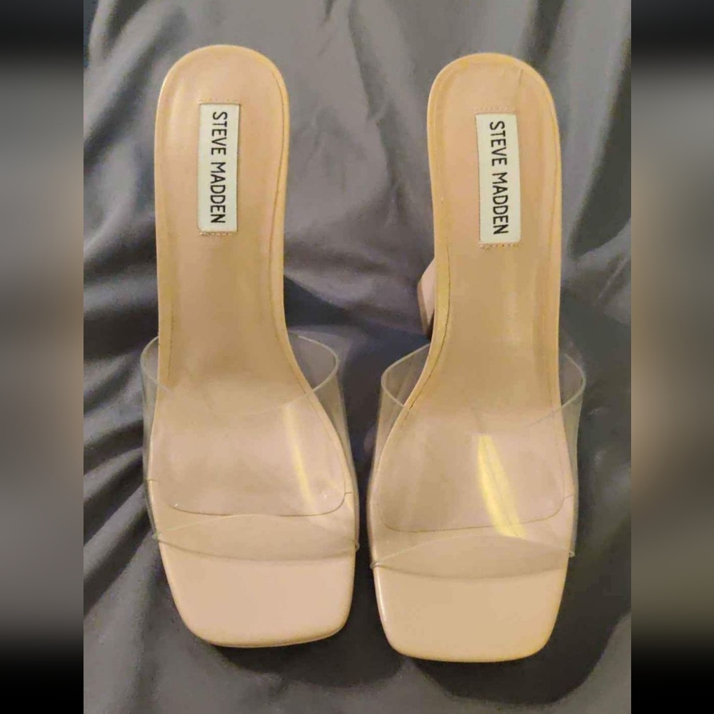 Steve Madden Lips Pump